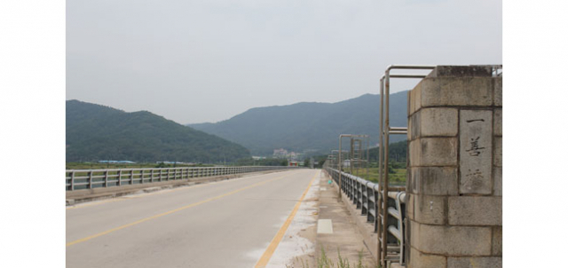 구미시 도개면 신림리와 선산읍 생곡리를 잇는 일선교. 태조방천(왕건이 축조한 낙동강 제방)은 왕건이 선산읍 생곡리 앞 지금의 일선교 근처 낙동강 연안에서 견훤과 후삼국 통일을 위해 싸운 곳으로 전해지고 있다.