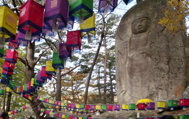 2013년 당시 대장경세계문화축전을 맞아 1천200년 만에 일반에 최초로 공개돼 전국적인 관심을 불러일으켰던 마애불 입상이 4년 만에 다시 특별 공개됐다. 합천군 제공