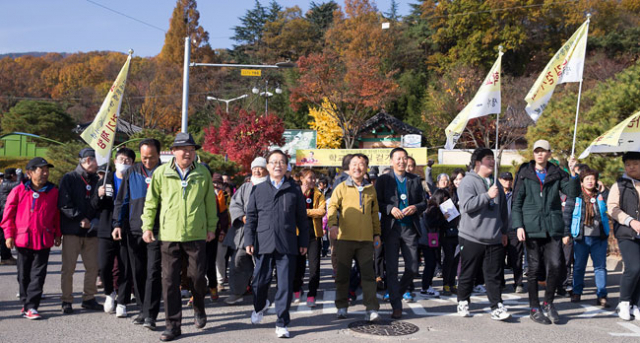 12일 시민들이 참여한 가운데 박정희 대통령 생가기념공원에서 구미초등까지 