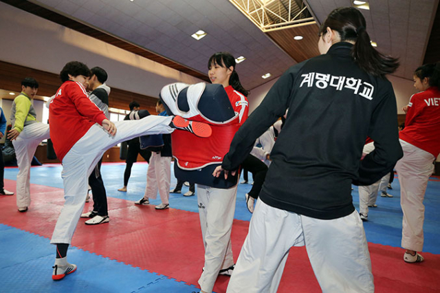 베트남 태권도 국가대표팀이 최근 계명대 태권도센터에서 전지훈련을 했다. 계명대 제공