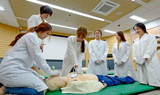 대구보건대 작업치료과 재학생 39명이 국가고시에 전원 합격하는 등 국가주관 자격증 시험에서 다른 대학을 압도하는 성과를 거두고 있다. 대구보건대 제공