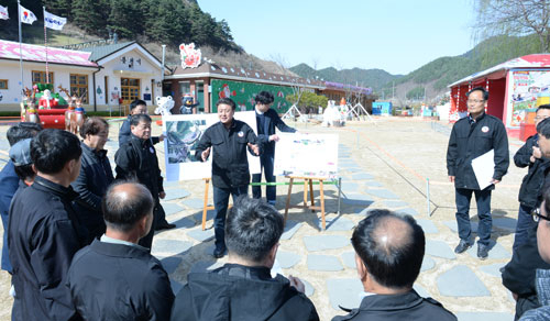 봉화 분천 산타마을을 세계적 관광 명소로 만들기 위한 관계자 간담회가 열렸다. 봉화군 제공