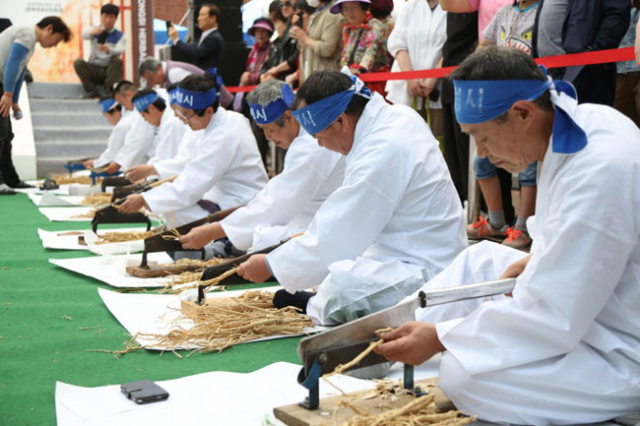 360년 역사를 이어온 대구약령시가 내달 3일부터 5일간 한방문화축제를 연다. 올해로 41회째인 이번 축제는 