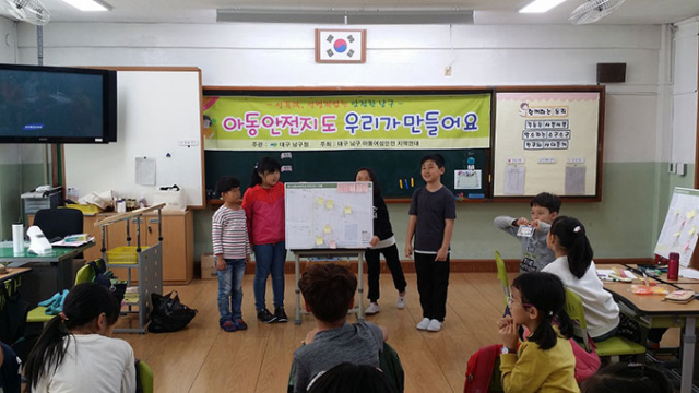 3일 남명초등학교 3학년 학생들이 안전지도를 제작하고자 토론을 하고 있다.