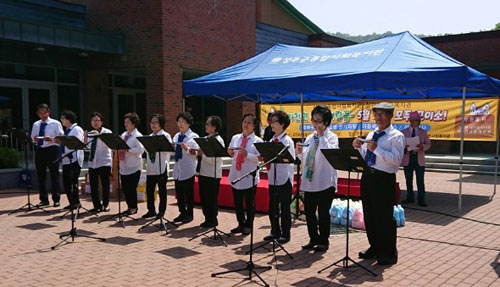 성주군종합사회복지관은 10일 가천성당에서 가천면 이동복지관을 열었다. 성주군 제공