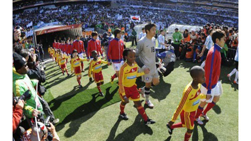 2010년 남아공 월드컵 아르헨티나전에 앞서 입장하고 있는 한국 대표팀 선수들. 대한축구협회 제공