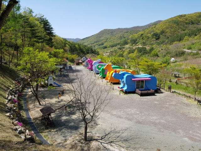 포항시가 조성한 비학산자연휴양림에 새로운 캐러반 시설이 들어섰다. 포항시 제공