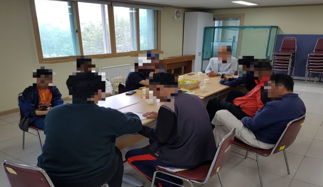 한국도박문제관리센터 대구센터는 지난달 5일부터 최근까지 7차례에 걸쳐 안동시종합사회복지관과 함께 영구임대아파트 주민들을 대상으로 도박문제 예방 프로그램을 진행했다. 한국도박문제관리센터 대구센터 제공