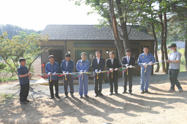 포항제철소가 지난달 31일 포항시 북구 노숙인요양시설인 포항들꽃마을에서 포스코 스틸하우스 40호 준공식을 가졌다. 포스코 제공