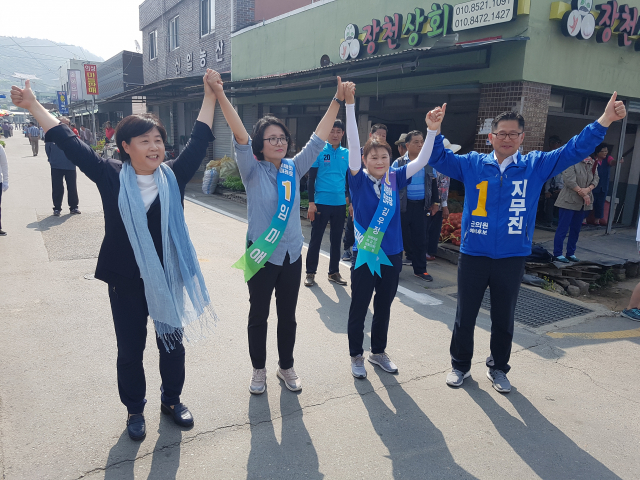 더불어민주당 서영교 국회의원이 7일 경북 의성을 방문, 임미애 도의원 후보 지원 유세에 나섰다.