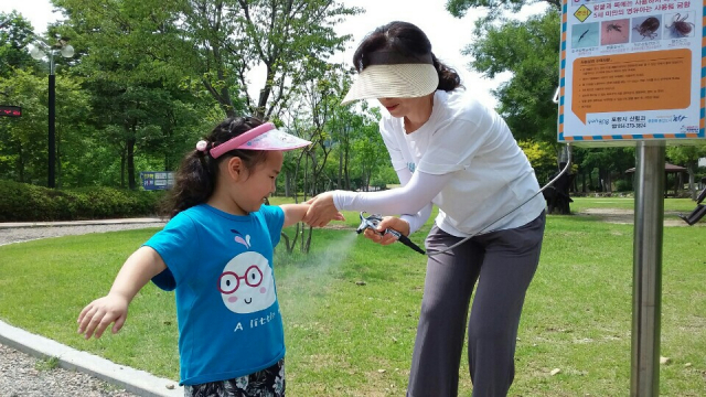 포항시가 비학산 등 산림욕장 4곳에 해충기피제 자동분사기를 설치했다(포항시 제공)