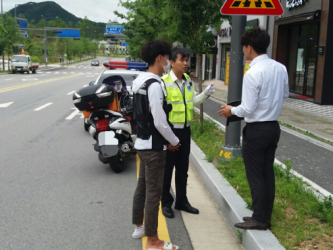 안동경찰서는 경북도청 신도시 일대에서 교통법규위반 단속활동을 강화하고 있다. 안동경찰서 제공