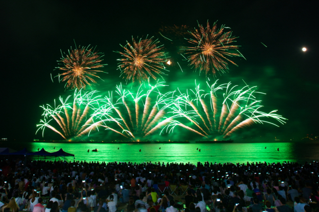 2018 포항국제불빛축제 국제불꽃쇼 한국 한화팀. 포항시 제공