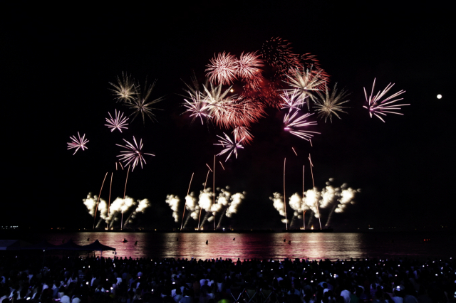 2018 포항국제불빛축제 국제불꽃쇼 중국 써니팀. 포항시 제공