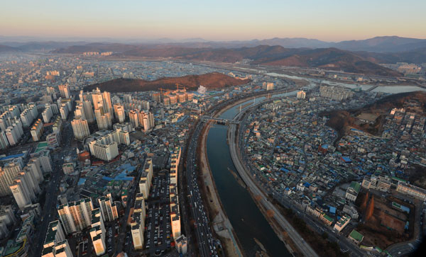 아파트가 줄줄이 들어선 대구 전경 . 매일신문 DB.