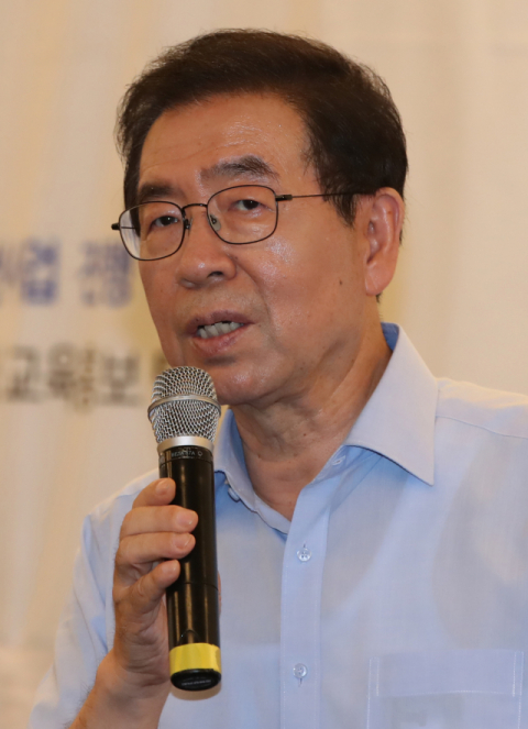 박원순 서울시장이 9일 오후 서울 중구 서울시청년일자리센터에서 열린 