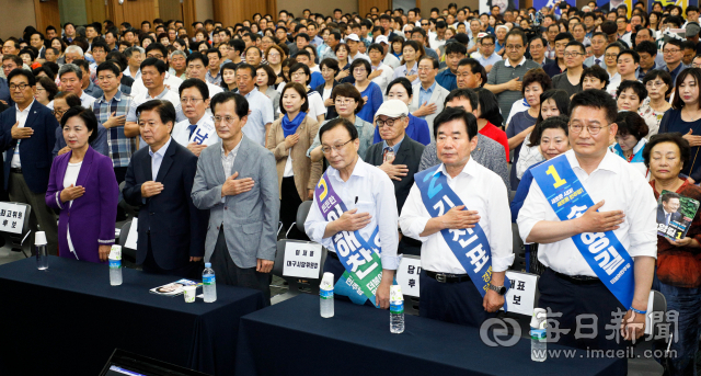 송영길·김진표·이해찬(왼쪽부터) 더불어민주당 당대표 후보가 12일 대구 엑스코에서 열린 