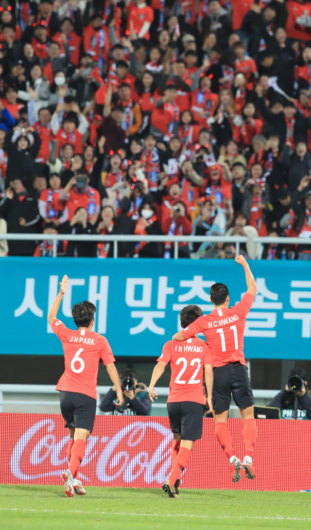 16일 오후 천안종합운동장에서 열린 축구대표팀 평가전 대한민국 대 파나마의 경기. 황인범이 골을 넣은 뒤 환호하고 있다. 연합뉴스