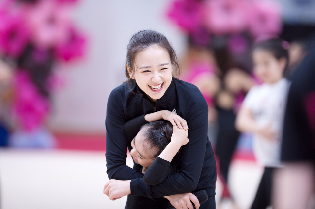 손연재(24)가 리듬체조 지도자로 본격적으로 데뷔했다. 손연재는 27일 서울 강서구 KBS 아레나에서 열린 