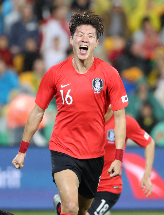 17일 호주 브리즈번 선코프 스타디움에서 열린 한국과 호주 축구국가대표팀 평가전. 전반 황의조가 득점 후 환호하고 있다. 연합뉴스