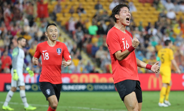 17일 호주 브리즈번 선코프 스타디움에서 열린 한국과 호주 축구국가대표팀 평가전. 전반 황의조가 득점 후 환호하고 있다. 연합뉴스