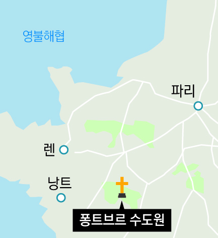 퐁트브로 수도원은 수도원 안의 작은 수도원으로 구성된 복합 수도원이다.여성을 위한 세 개의 공동체와 남성을 위한 하나의 공동체로 구성되어 있다.