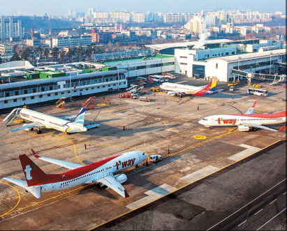 대구시민 절반 이상이 대구경북 통합신공항 이전에 공감하는 것으로 나타나 최종부지선정만을 남기고 있는 이전사업이 급물살을 탈 전망이다. 대구공항 전경. 매일신문 DB