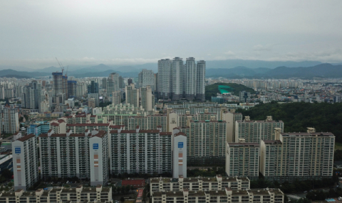 부동산 시장 분위기가 가라앉으면서 경매시장도 위축되고 있다. 사진은 대구 수성구 범어동 아파트 전경. 매일신문 DB.