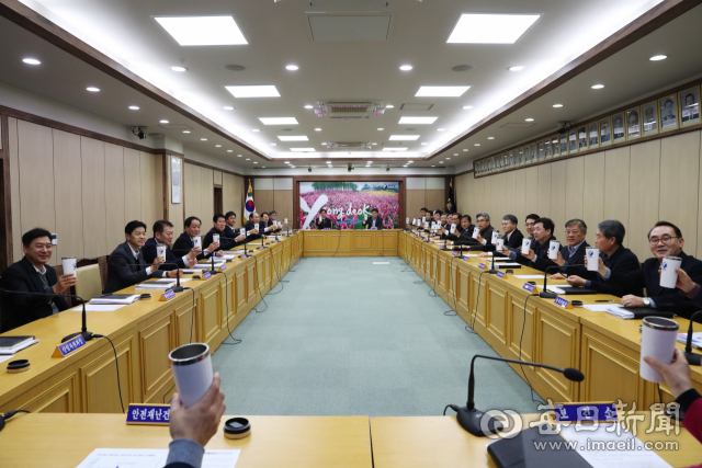 이희진 영덕군수가 이달 7일 간부 회의시간에 