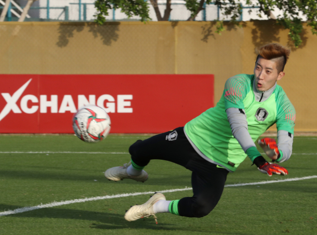 키르기스스탄과 2019 아시안컵 조별리그 C조 2차전을 앞둔 축구 국가대표팀 조현우가 9일 오후(현지시간) 아랍에미리트 두바이 SSAD 알 맘자르 훈련장에서 연습하고 있다. 연합뉴스