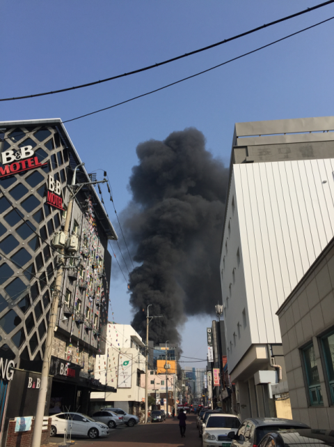 13일 오후 2시 22분 대구 중구 약전골목 인근 공사장에서 화재가 발생했다. 독자 제보