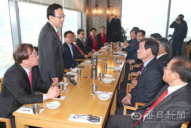 지난 2월 대구 인터불고 엑스코호텔에서 열린 자유한국당 대구경북발전협의회에서 주호영 대구경북발전협의회장이 인사말을 하고 있다. 성일권기자 sungig@imaeil.com