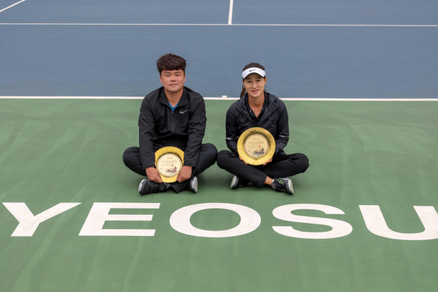 경산시청 테니스팀 최재원, 김미옥 선수가 2019 여수오픈테니스대회에서 혼합복식 우승을 차지했다. 경산시 제공