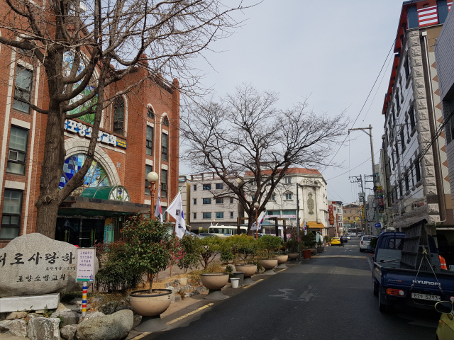 1919년 3월 12일 포항 만세운동 행진 출발점이었던 포항교회(현재 포항소망교회) 앞 전경.