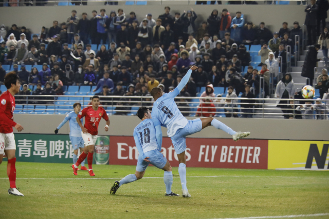 12일 오후 대구 북구 고성동 포레스트 아레나에서 열린 아시아축구연맹(AFC) 챔피언스리그 대구FC와 광저우 에버그란데의 경기에서 전반 24분 대구FC 에드가가 골을 넣고 있다. 대구 FC제공.