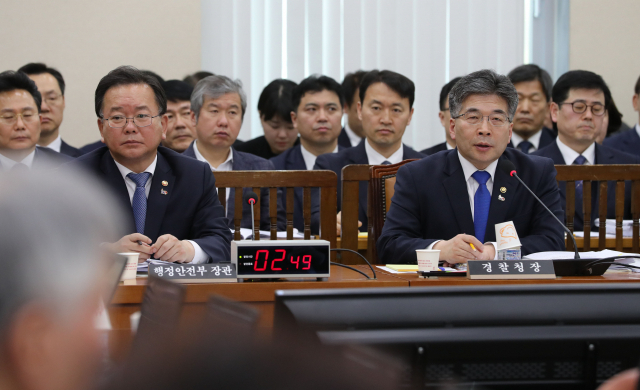 민갑룡 경찰청장이 14일 오전 열린 국회 행정안전위 전체회의에서 버닝썬 사건 관련 의원질의에 답변하고 있다. 연합뉴스