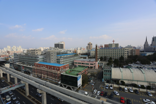 계명대학교 동산병원의 성서 이전과 함께 현재의 중구 동산동 병원이 209개 병상 규모의 2차 종합병원인 