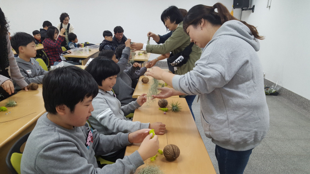 경상북도환경연수원은 고농도 미세먼지대응 교육 매뉴얼 제작과 유아 및 청소년 등 취약계층에 대한 보호 대책을 마련하는 등 환경 전문교육 기관으로 자리매김하고 있다. 경상북도환경연수원 제공