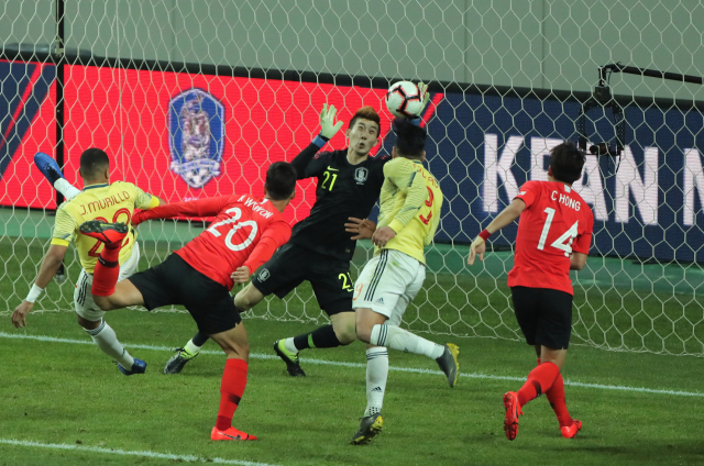 26일 서울월드컵경기장에서 열린 대한민국 남자 축구대표팀과 콜롬비아와의 평가전. 조현우가 제이손 무리요의 슛을 막아내고 있다. 연합뉴스