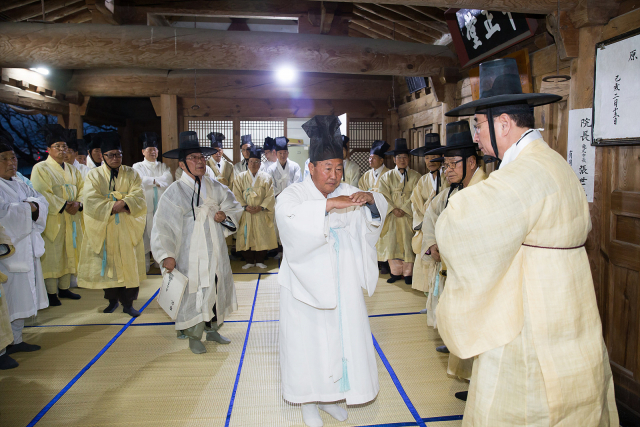 경북 구미 동락서원 경덕묘(景德廟)에서는 봄(음력 2월)과 가을(음력 8월) 두 차례 여헌 장현광 선생의 학문과 덕행을 기리고, 추모하기 위한 향사를 매년 봉행하고 있다. 전병용 기자