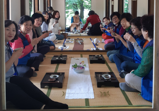 대구 달성군시설관리공단 화원동산 화원정에서 숲속 전통차 체험 다도시음회.