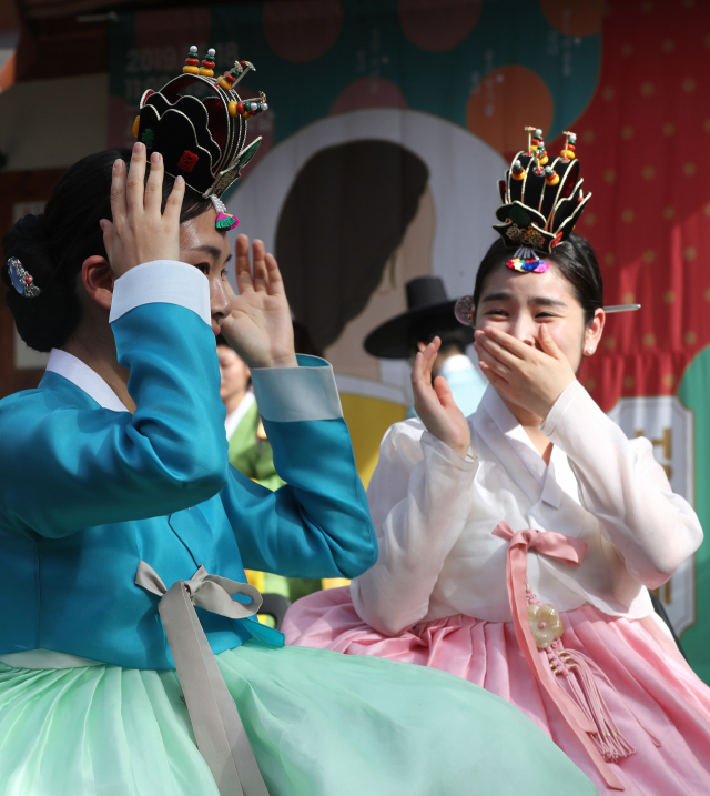 18일 오후 서울 종로구 돈화문국악당에서 열린 