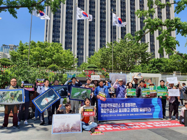 영풍제련소 공대위는 21일 오전 정부서울청사를 찾아 영풍제련소 통합환경조사 실시를 요구하는 기자회견을 열었다. 영풍제련소 환경오염 및 주민건강 피해 공동대책위원회 제공.