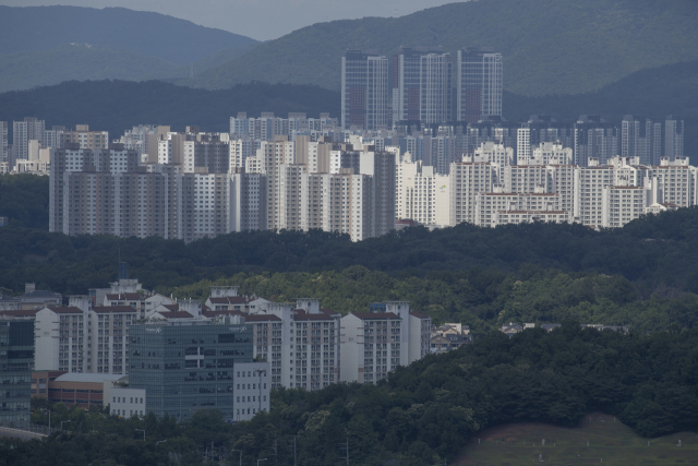 쾌청한 날씨를 보인 11일 경기도 고양시 행주산성에서 바라본 원흥지구 아파트 단지의 모습. 연합뉴스