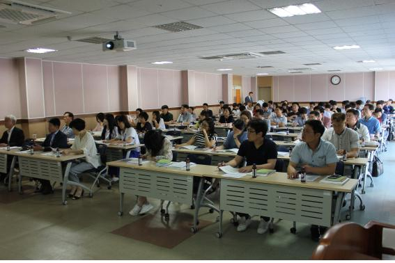 (사)구미중소기업협의회가 회원사 임직원들을 대상으로 개정 노동관계법 교육 및 기업지원 설명회를 하고 있다. 구미중소기업협의회 제공