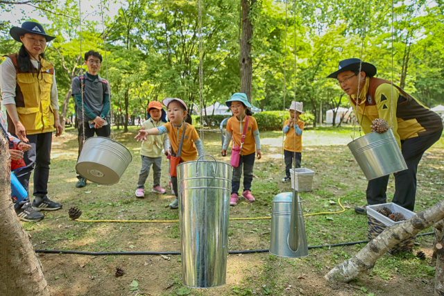 24일 서울 서초구 양재시민의숲에서 열린 자연휴양림 30주년 기념 숲 문화 축제 