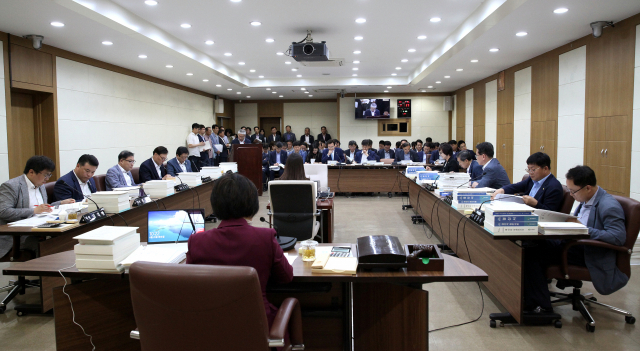 대구시의회 예결산특별위원회는 25일 2018회계연도 대구시 결산 및 예비비지출 승인안에 대한 종합심사를 실시했다. 대구시의회 제공