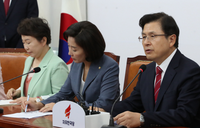 자유한국당 황교안 대표가 15일 국회에서 열린 최고위원회의에서 발언하고 있다. 연합뉴스