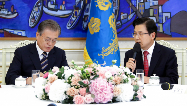 자유한국당 황교안 대표가 18일 오후 청와대에서 열린 여야 5당 대표를 초청한 