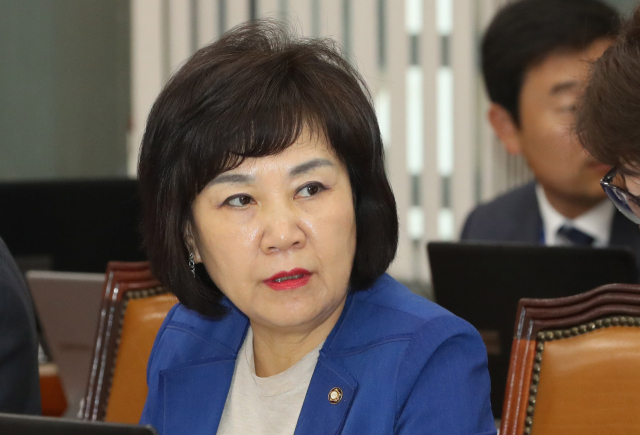 자유한국당 김순례 의원이 17일 오후 열린 국회 보건복지위 전체회의에서 이야기하고 있다. 연합뉴스